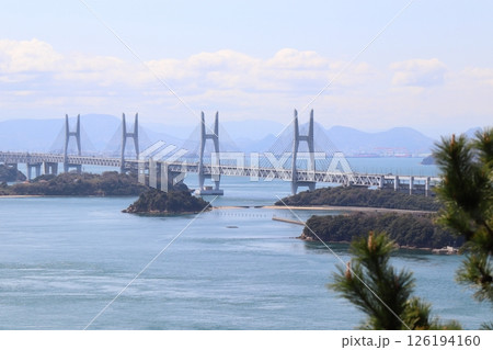 春の瀬戸大橋と青空 126194160