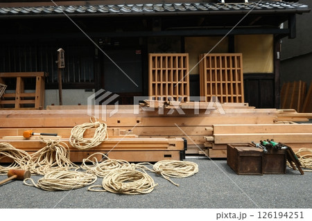 祇園祭木賊山の組み立てと準備 126194251