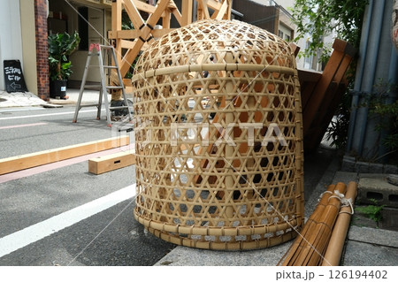 祇園祭油天神山の山鉾建て 126194402