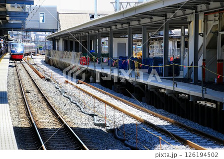 旧1番線ホームが高架化に向け姿を変える… 仮設下り線『春日部駅』新3・4番線 126194502