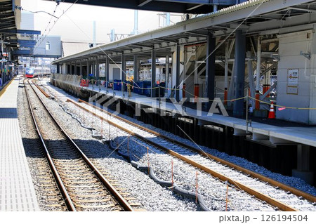 旧1番線ホームが高架化に向け姿を変える… 仮設下り線『春日部駅』新3・4番線 126194504