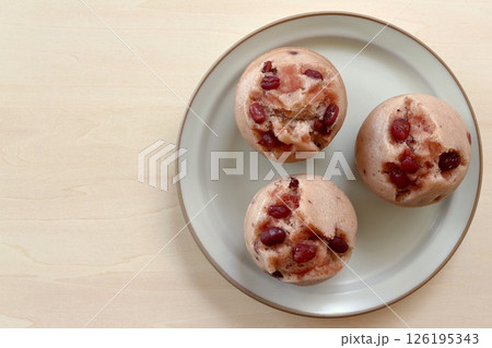 真上から見たあずき蒸しパン 126195343