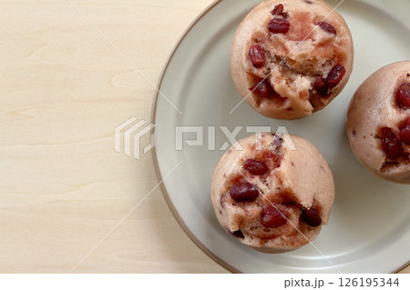 真上から見たあずき蒸しパン 真上から見たあずき蒸しパン 126195344