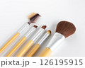 ナチュラルなイメージのメイクブラシ 126195915