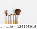 ナチュラルなイメージのメイクブラシ 126195916