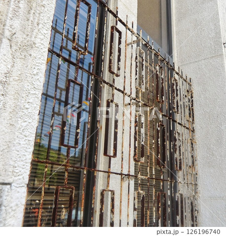 古いビルの窓 126196740