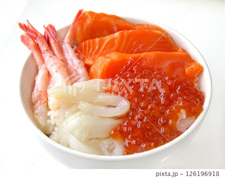 北海道ホテル朝食イメージ　ホテル朝食バイキング　海鮮ごはん　海鮮丼 126196918