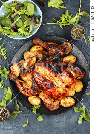 Roasted chicken with potatoes and apples. 126201100