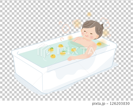柚子風呂に入ってのんびりする中年女性 126203830