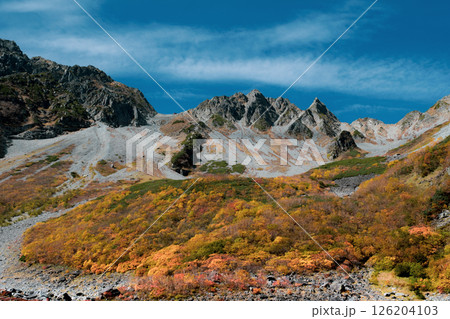 秋の涸沢カール 126204103