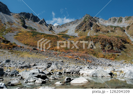 秋の涸沢カール 126204109