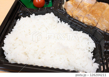 豚肉生姜焼き弁当 豚肉生姜焼き弁当 126204211