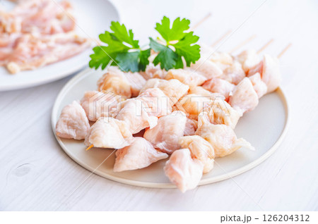 串に刺したぼんじり 126204312