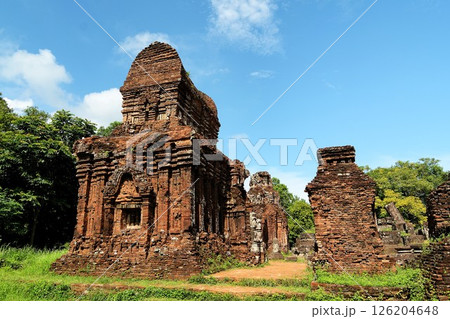 世界遺産のミーソン遺跡最古の祠堂。 126204648