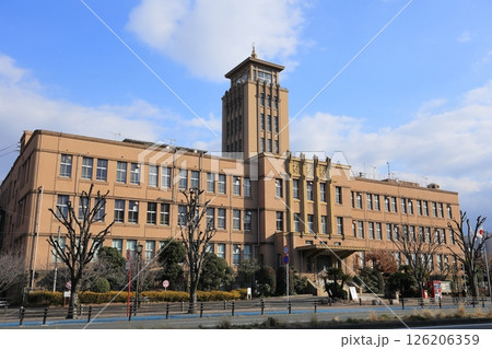 優美でモダンな大牟田市庁舎 126206359