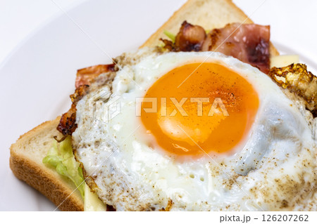 ベーコンエッグトースト 126207262