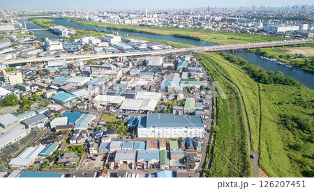 空撮「埼玉県」ドローンで荒川上から戸田市方向を撮影 126207451