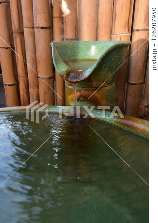 温泉　旅館　お風呂　ひのき　露天　湯舟　湯船　お湯　注ぎ口　果実の森 126207950