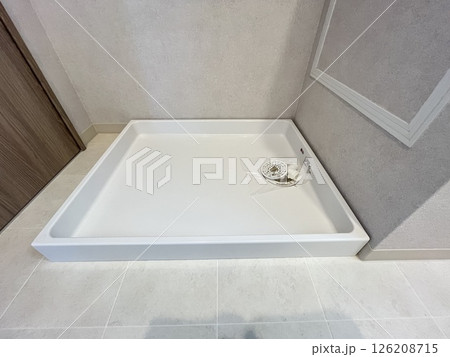 白色の洗濯パン 126208715