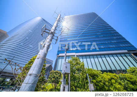 日本の東京都市景観 街中の防災…。住友不動産浜離宮ビル近くにあるAM受信混合器,などを望む 日本の東京都市景観 街中の防災…。住友不動産浜離宮ビル近くにあるAM受信混合器,などを望む 126208725