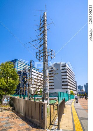日本の東京都市景観 街中の防災…。住友不動産浜離宮ビル近くにある消防隊専用無線機接続端子などを望む 日本の東京都市景観 街中の防災…。住友不動産浜離宮ビル近くにある消防隊専用無線機接続端子などを望む 126209232