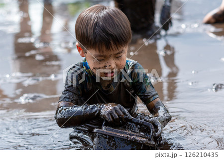 親子で田植え体験 幼児 親子で田植え体験 幼児 126210435