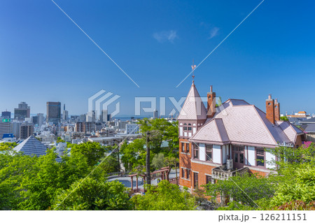 北野天満神社から見下ろす神戸異人館周辺の都市風景 126211151