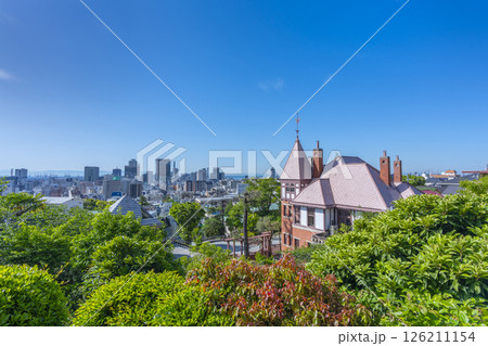 北野天満神社から見下ろす神戸北野異人館街周辺の都市風景 126211154
