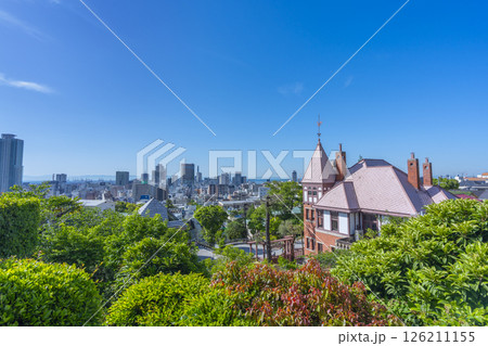 北野天満神社から見下ろす神戸北野異人館街周辺の都市風景 126211155