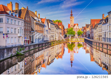 Bruges, Belgium, West Flanders. Sunrise golden hour at Spiegelrei Canal 126211565