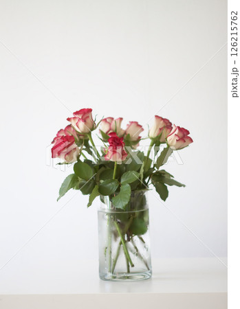 Red rose flowers. Romantic bouquet in minimalist style interior. 126215762