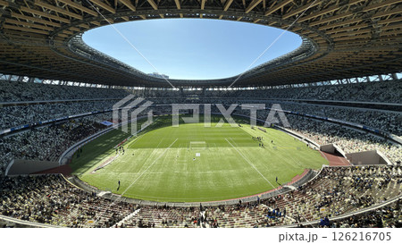 新国立競技場スタンドと青空 126216705