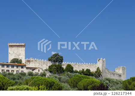 Rocca del Leone dominating Castiglione del Lago in Umbria, Italy, under blue sky Rocca del Leone dominating Castiglione del Lago in Umbria, Italy, under blue sky 126217344