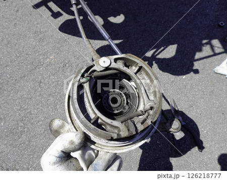 バイクのドラムブレーキ バイクのドラムブレーキ 126218777