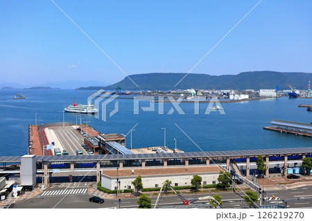 【香川県】高松シンボルタワー展望台から見た高松港と瀬戸内海の島々（サンポート高松） 126219270