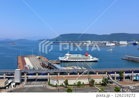 【香川県】高松シンボルタワー展望台から見た高松港と瀬戸内海の島々(サンポート高松) 【香川県】高松シンボルタワー展望台から見た高松港と瀬戸内海の島々(サンポート高松) 126219272