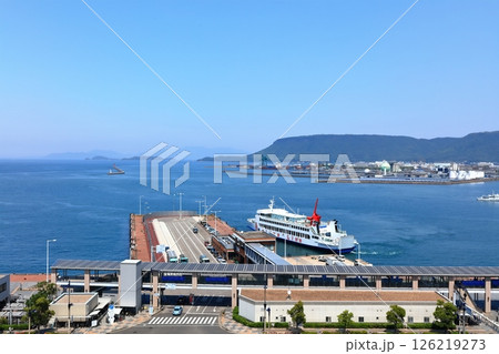 【香川県】高松シンボルタワー展望台から見た高松港と瀬戸内海の島々(サンポート高松) 【香川県】高松シンボルタワー展望台から見た高松港と瀬戸内海の島々(サンポート高松) 126219273