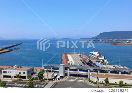 【香川県】高松シンボルタワー展望台から見た高松港と瀬戸内海の島々（サンポート高松） 126219275