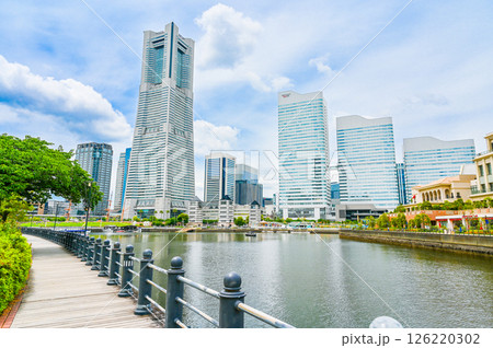神奈川県横浜市の都市風景 126220302