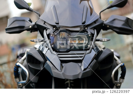 アドベンチャーバイクのヘッドライト　イメージ 126220397