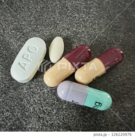 いろいろな種類の錠剤 126220976