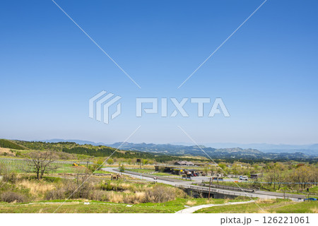 大分県竹田市久住高原の展望と青空 大分県竹田市久住高原の展望と青空 126221061