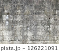 汚れている経年劣化したコンクリートブロック壁 126221091