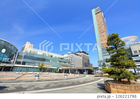 【香川県】晴天のサンポート高松と高松駅前広場 126221798