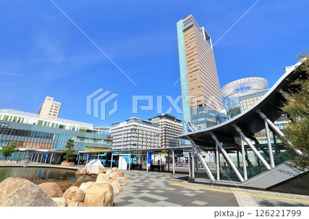 【香川県】晴天のサンポート高松と高松駅前広場 126221799