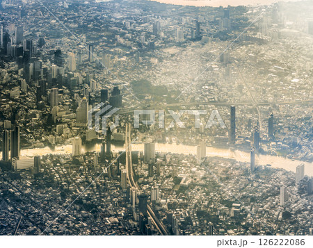 バンコク＆チャオプラヤー川 [空撮] トンブリー～サトーン / Bangkok 126222086