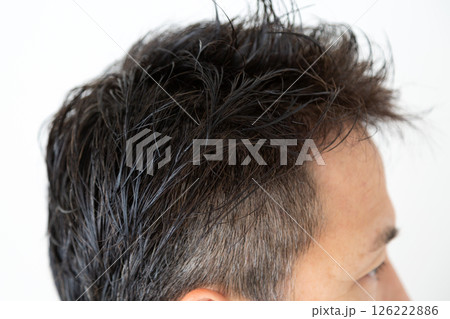 ミドル男性の側頭部 126222886