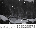 雪が降る 126223578