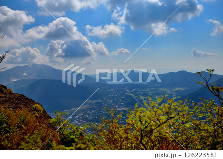 関東・箱根・金時山、頂上からの風景、芦ノ湖と仙石原・神奈川県箱根町(3) 126223581