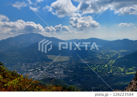 関東・箱根・金時山、頂上からの風景、芦ノ湖と仙石原・神奈川県箱根町(6) 126223584